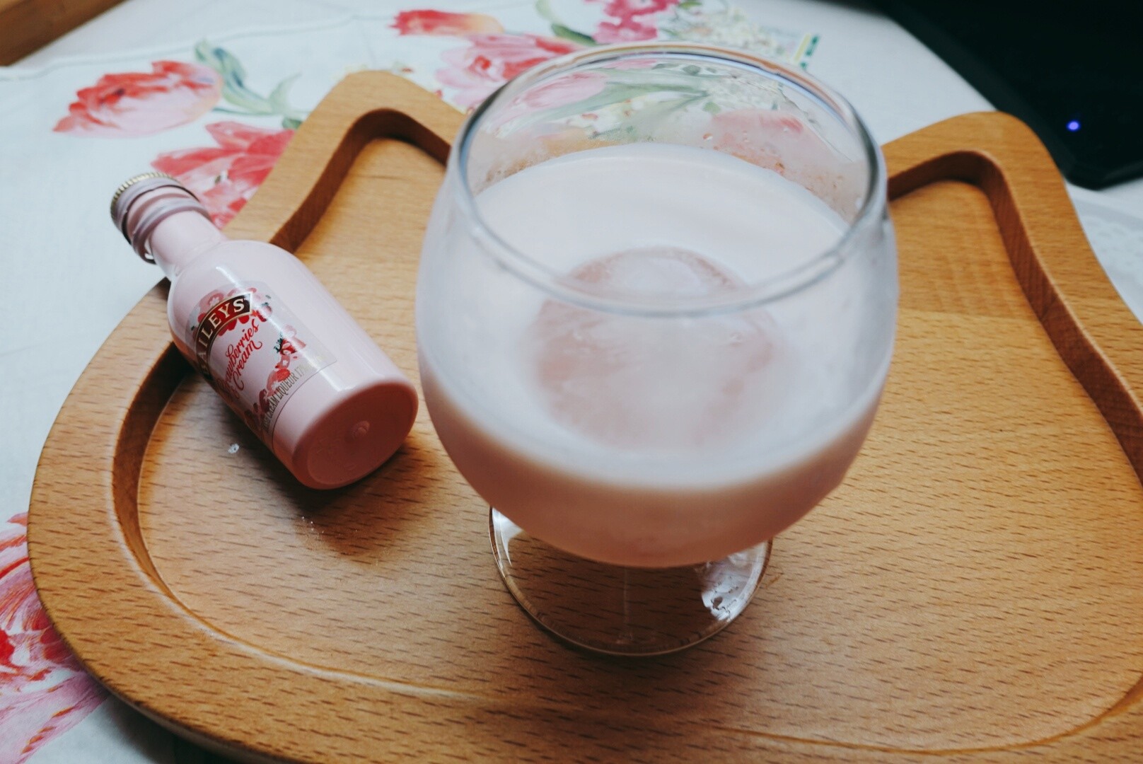 貝禮詩草莓奶酒試喝